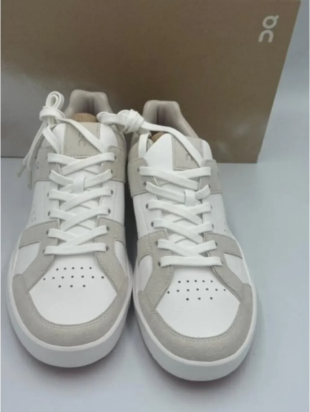 On Cloud The Roger Clubhouse Sneakers Women's Size 8.5 NEW